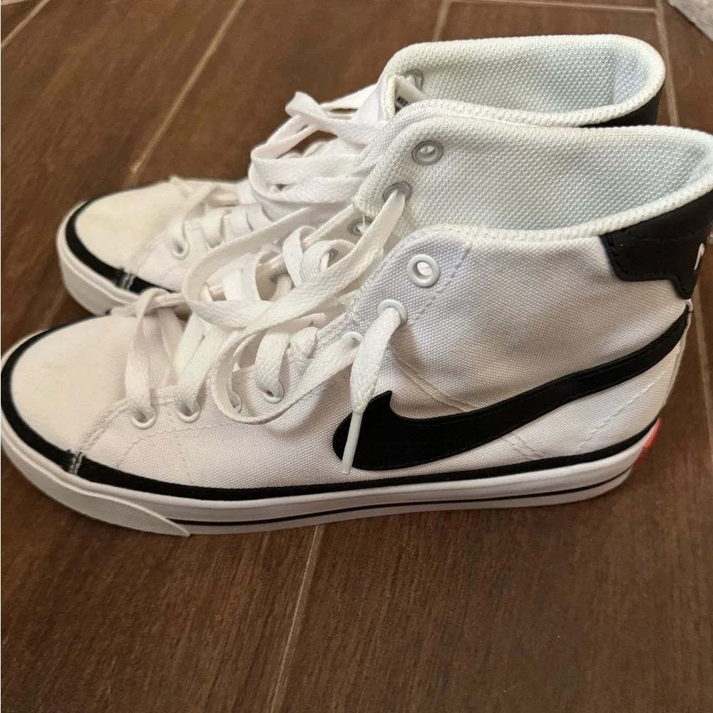 NWOT Nike White Mid-Top Sneakers - Picture 3 of 6